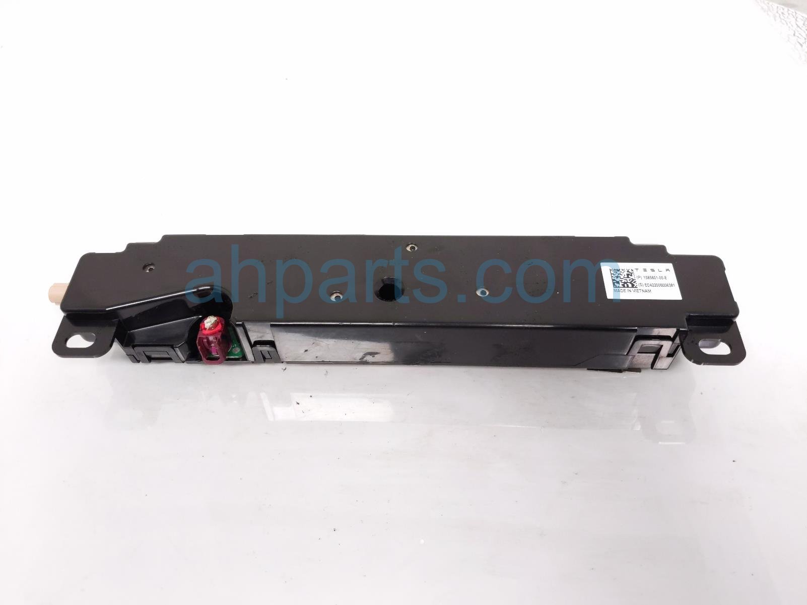 Tesla WIFI ANTENNA MODULE - FRONT LEFT Tesla WIFI ANTENNA MODULE - FRONT LEFT