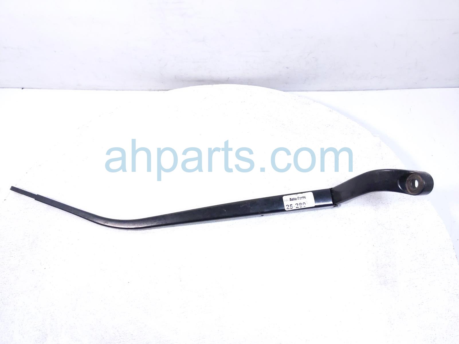 $22 Honda RH WINDSHIELD WIPER ARM