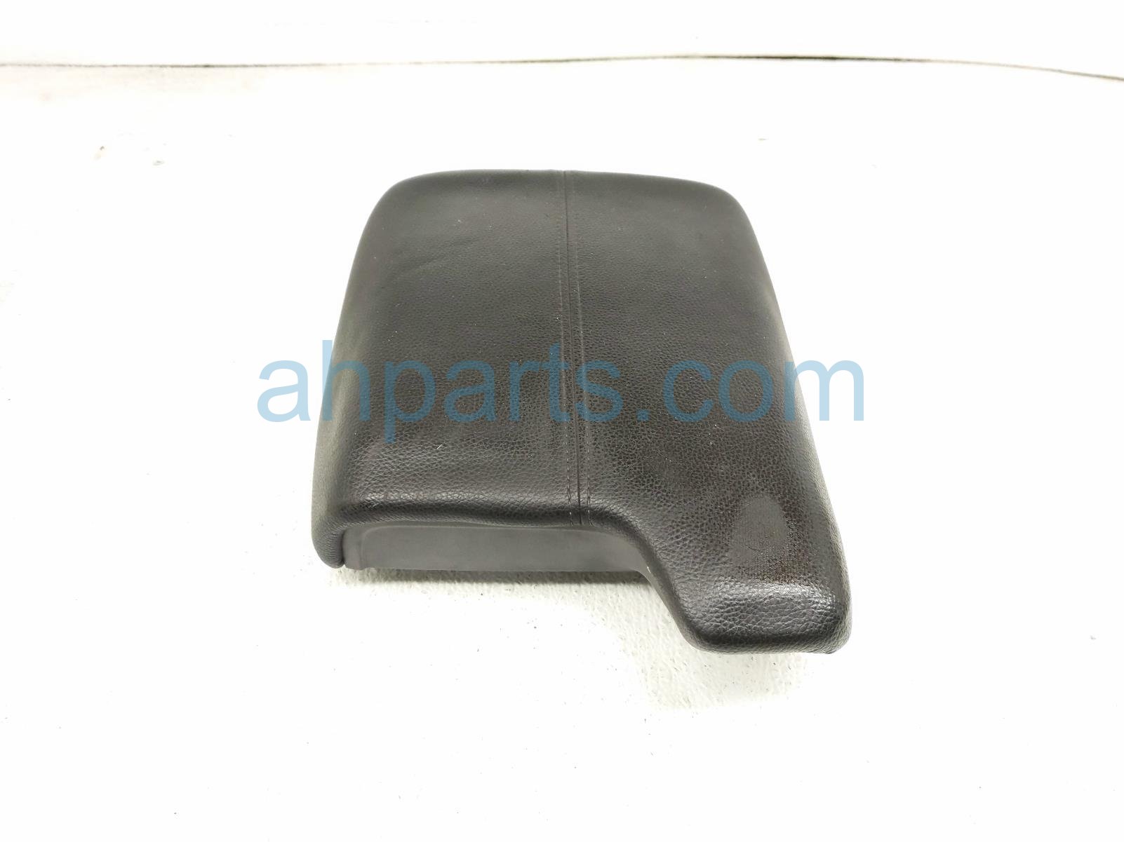 Honda CENTER CONSOLE LID / ARMREST - BLK Honda CENTER CONSOLE LID / ARMREST - BLK