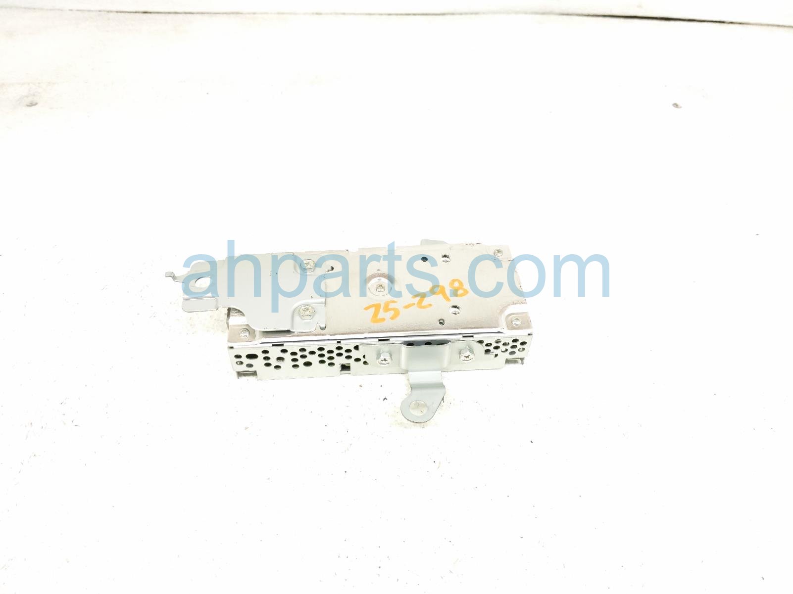 Honda RADIO RECEIVER TUNER UNIT - CLARION Honda RADIO RECEIVER TUNER UNIT - CLARION