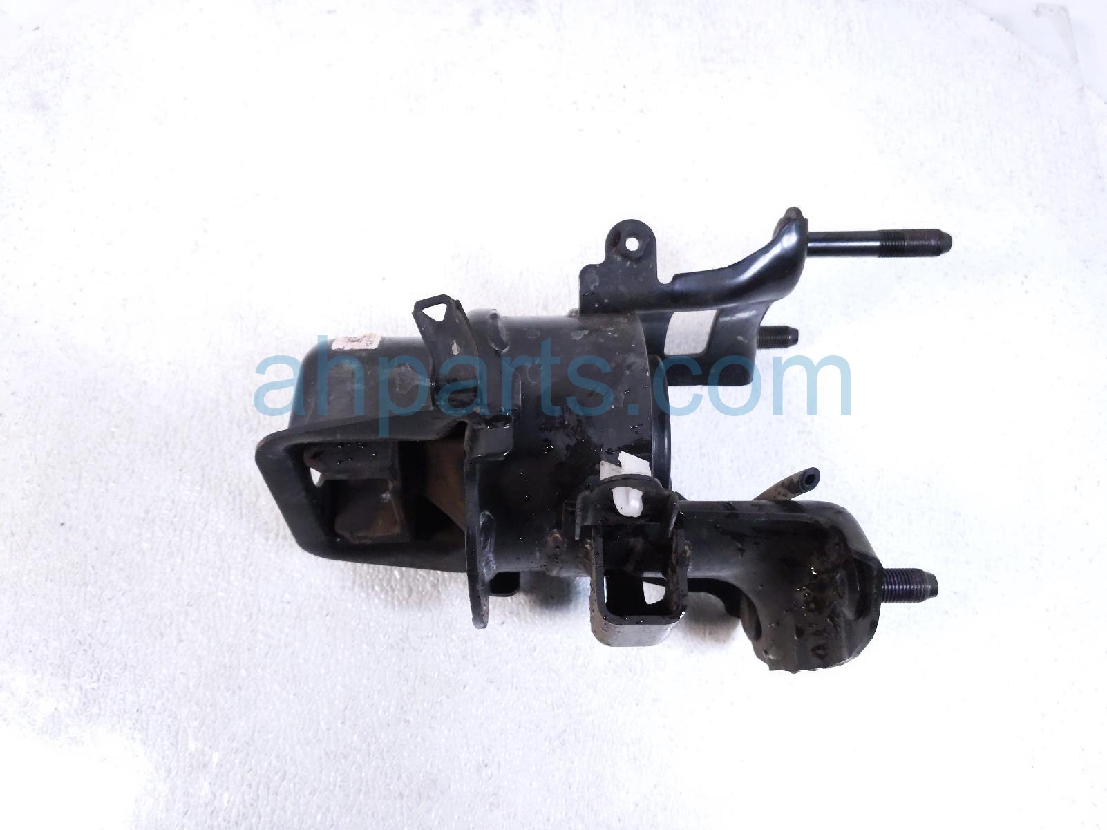 Toyota REAR ENGINE MOUNT - 2.5L FWD