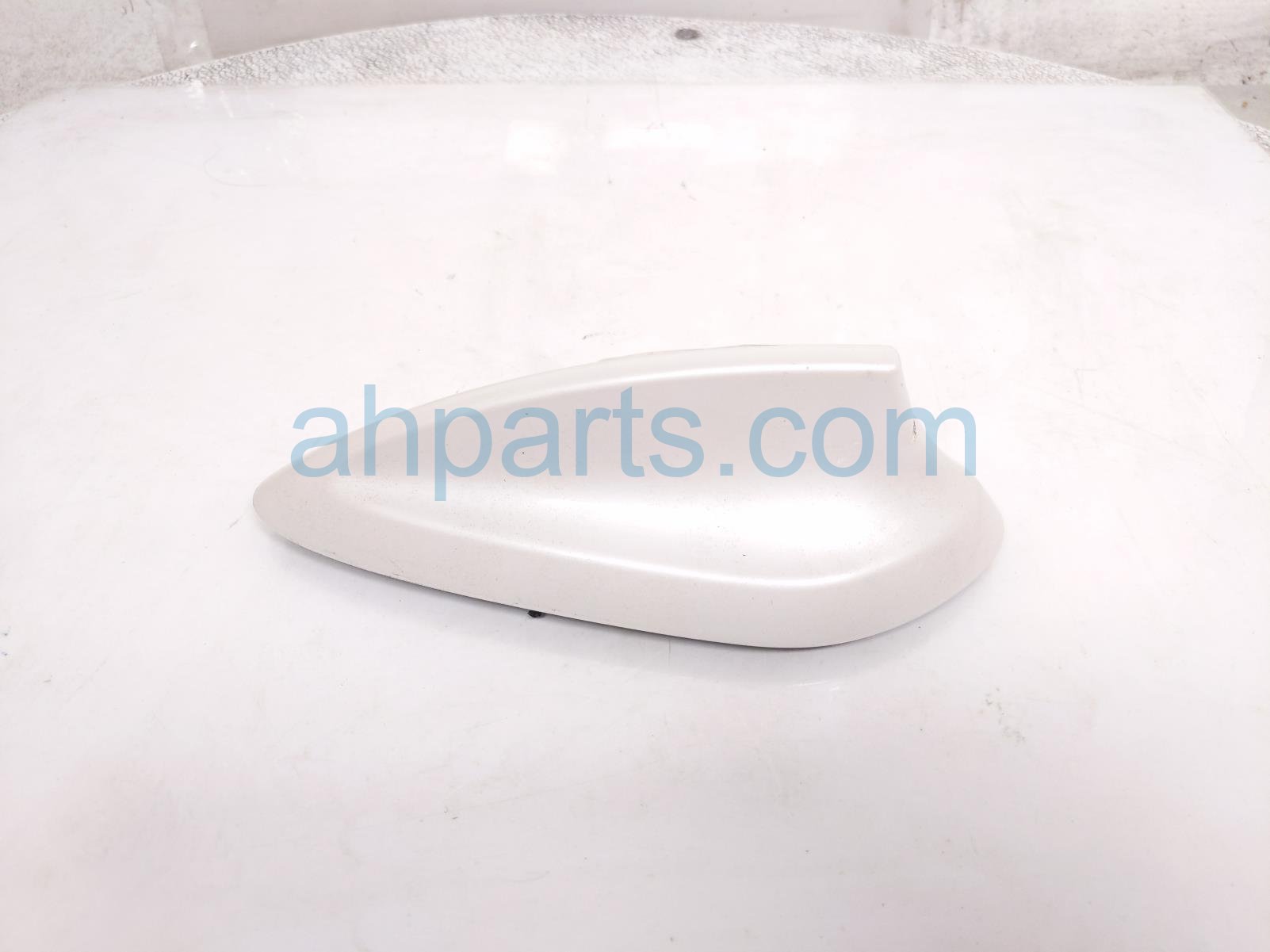 BMW ANTENNA - ROOF MTD - SHARK FIN WHITE BMW ANTENNA - ROOF MTD - SHARK FIN WHITE