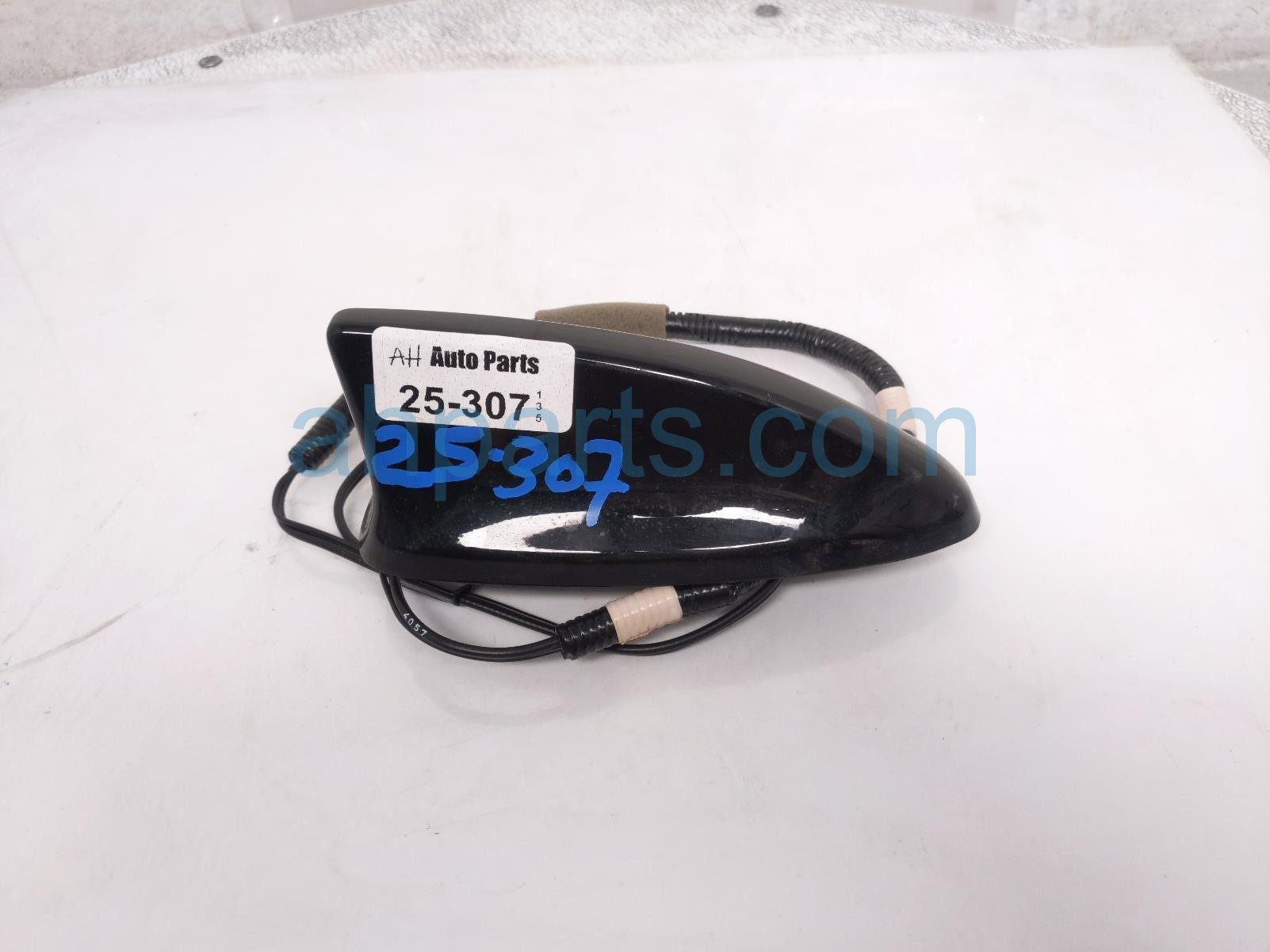 Honda ANTENNA - BLACK - ROOF MOUNTED