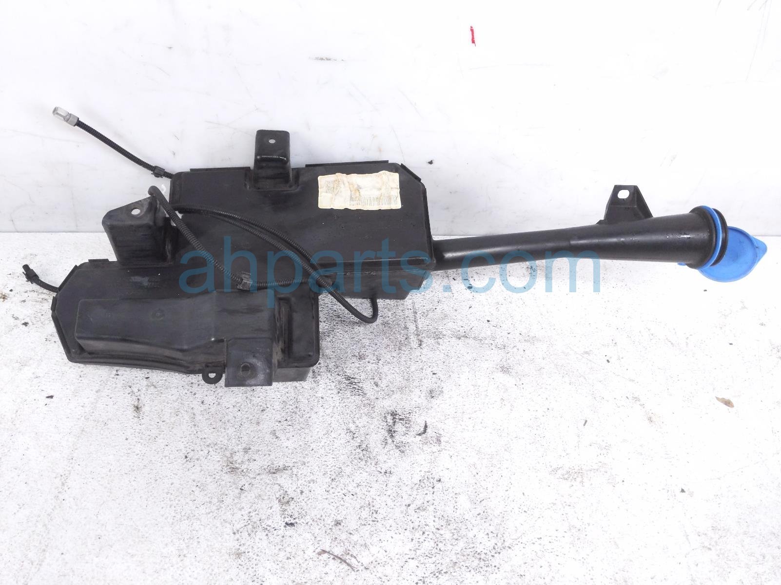 Honda WINDSHIELD WASHER RESERVOIR TANK