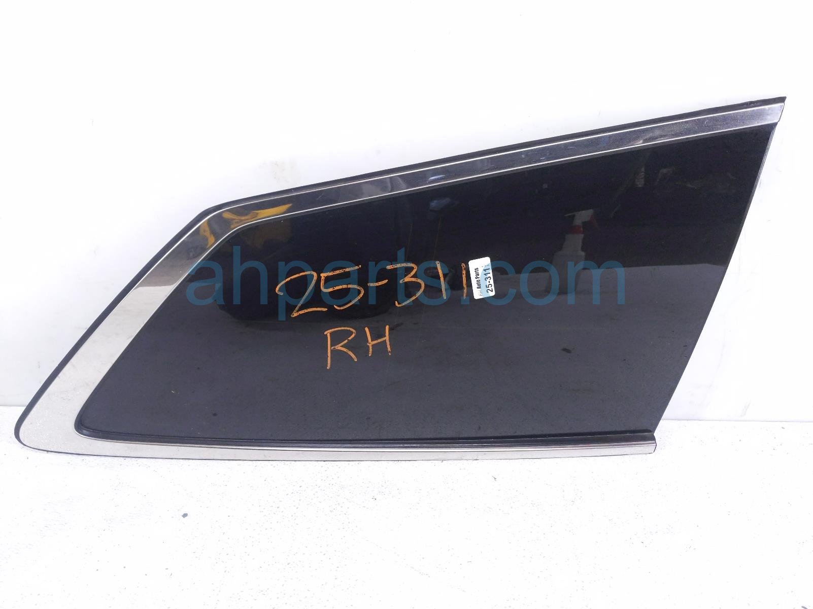 Honda RH QUARTER WINDOW GLASS Honda RH QUARTER WINDOW GLASS