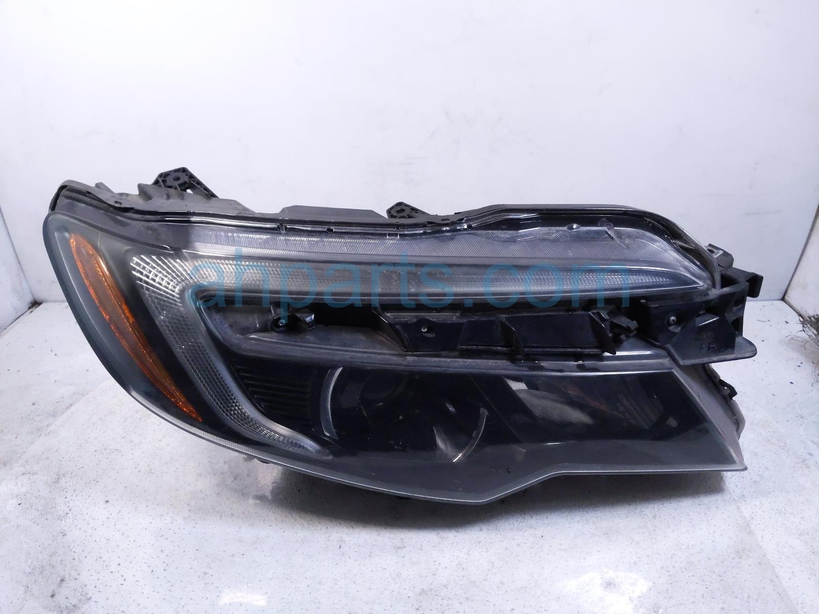 Honda RH HEADLAMP / LIGHT