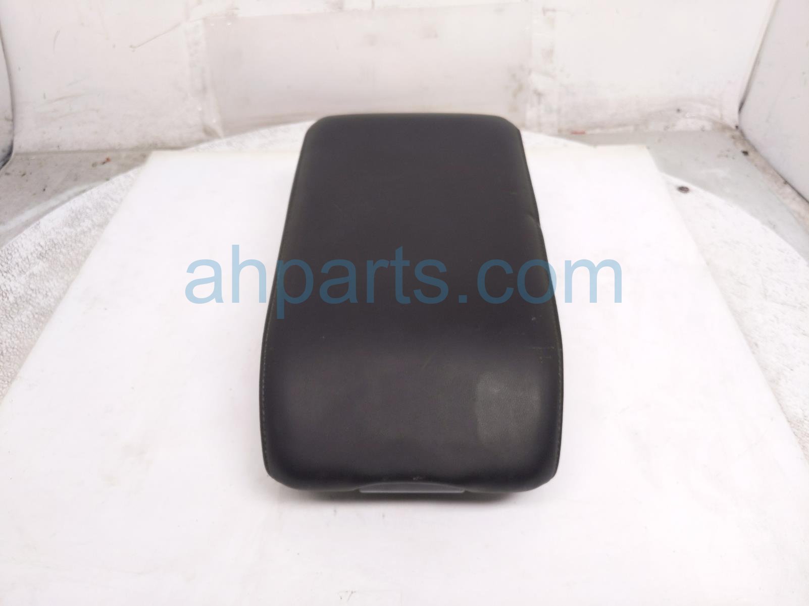 Honda CENTER CONSOLE LID / ARMREST - BLK
