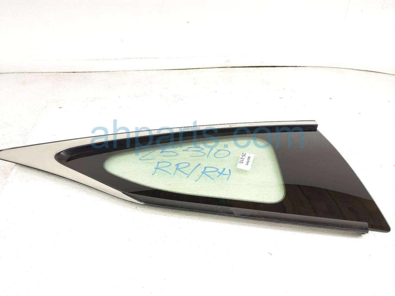 Lexus RH QUARTER WINDOW GLASS Lexus RH QUARTER WINDOW GLASS