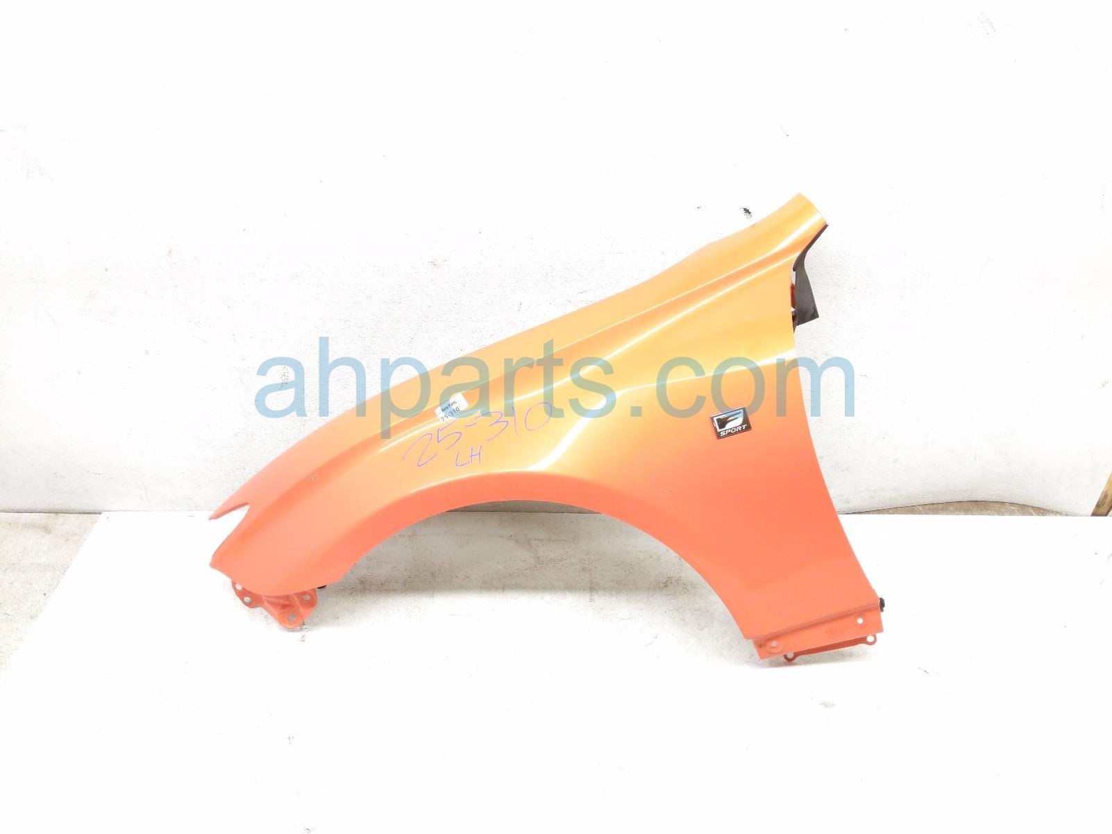 Lexus LH FENDER - ORANGE