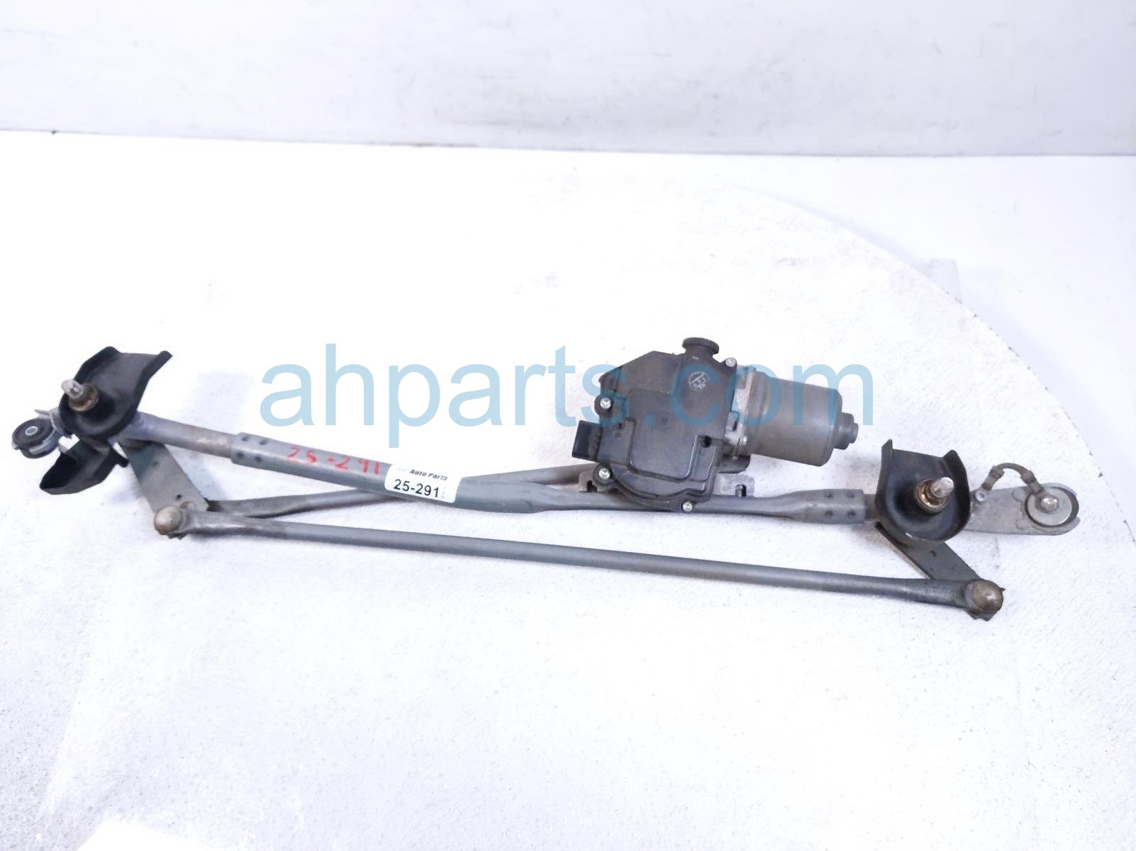 Toyota WINDSHIELD WIPER MOTOR W/ARM ASSY Toyota WINDSHIELD WIPER MOTOR W/ARM ASSY