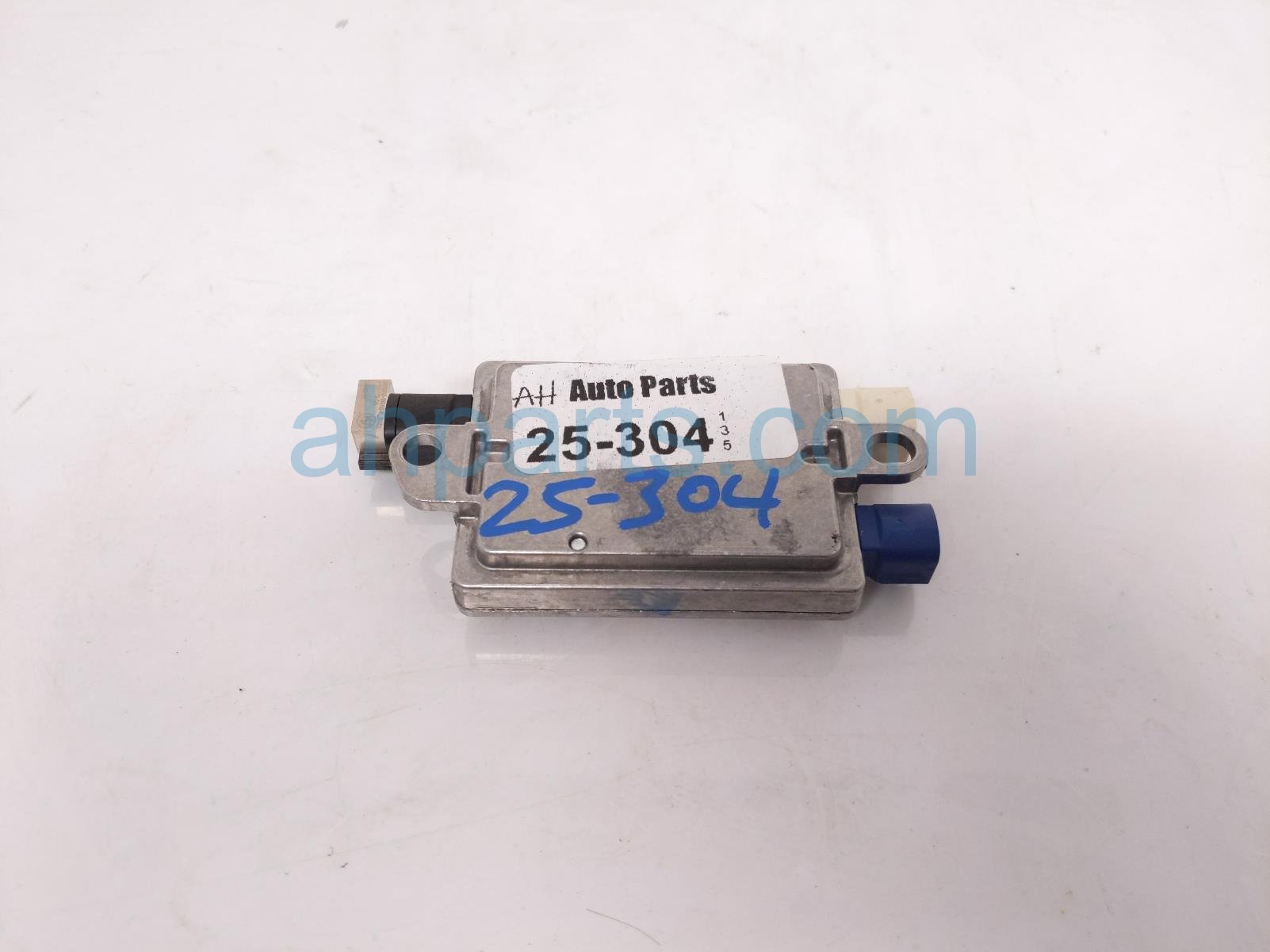 BMW USB HUB CONTROL MODULE - 4.4L