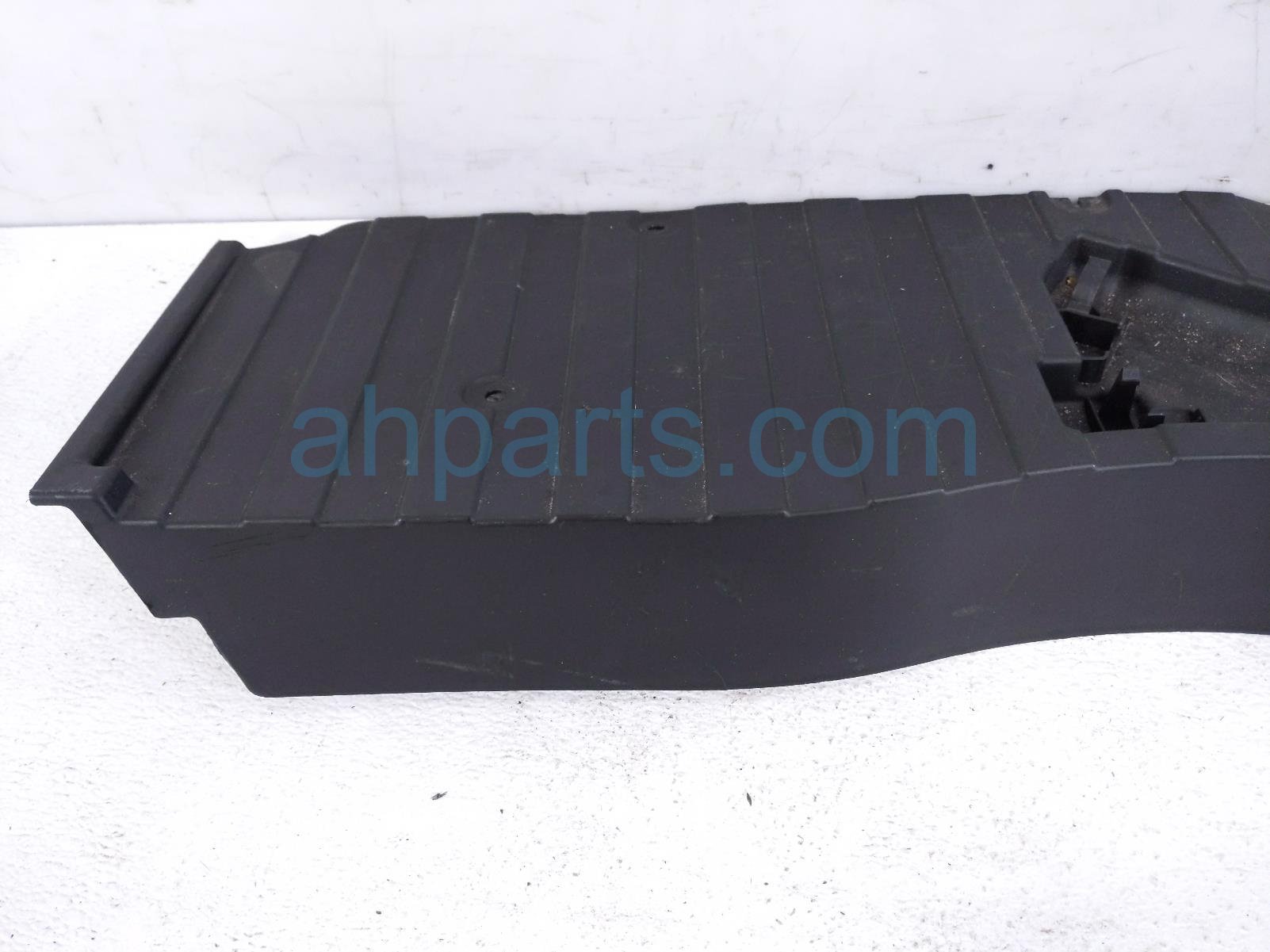 BMW REAR CARGO BATTERY TRAY - TAN BMW REAR CARGO BATTERY TRAY - TAN