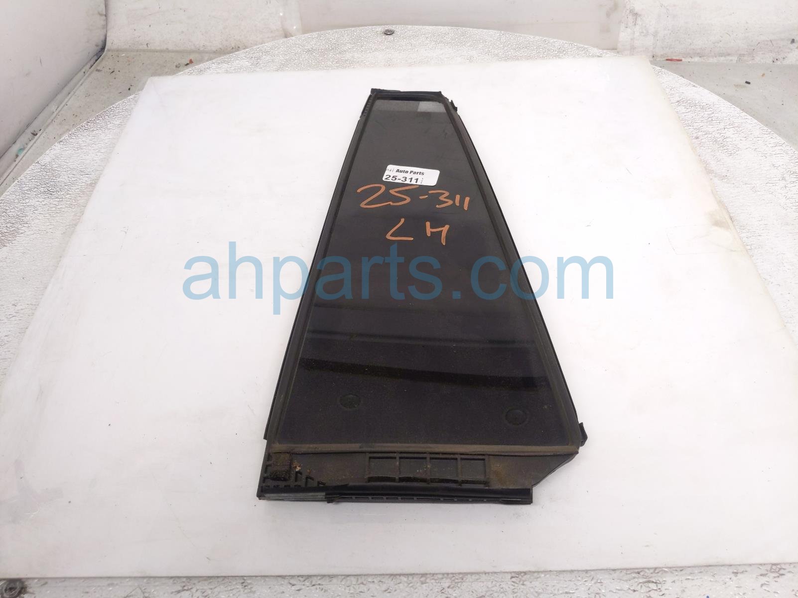 Honda RR/LH DOOR VENT GLASS