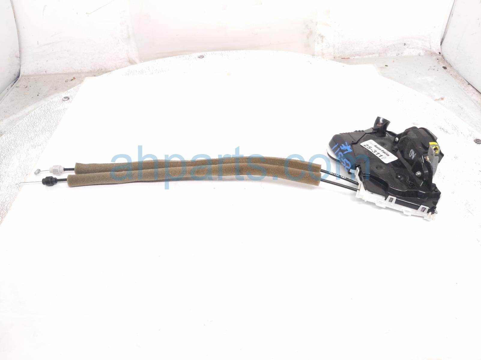 Honda FR/LH DOOR LOCK ACTUATOR W/ CABLES Honda FR/LH DOOR LOCK ACTUATOR W/ CABLES