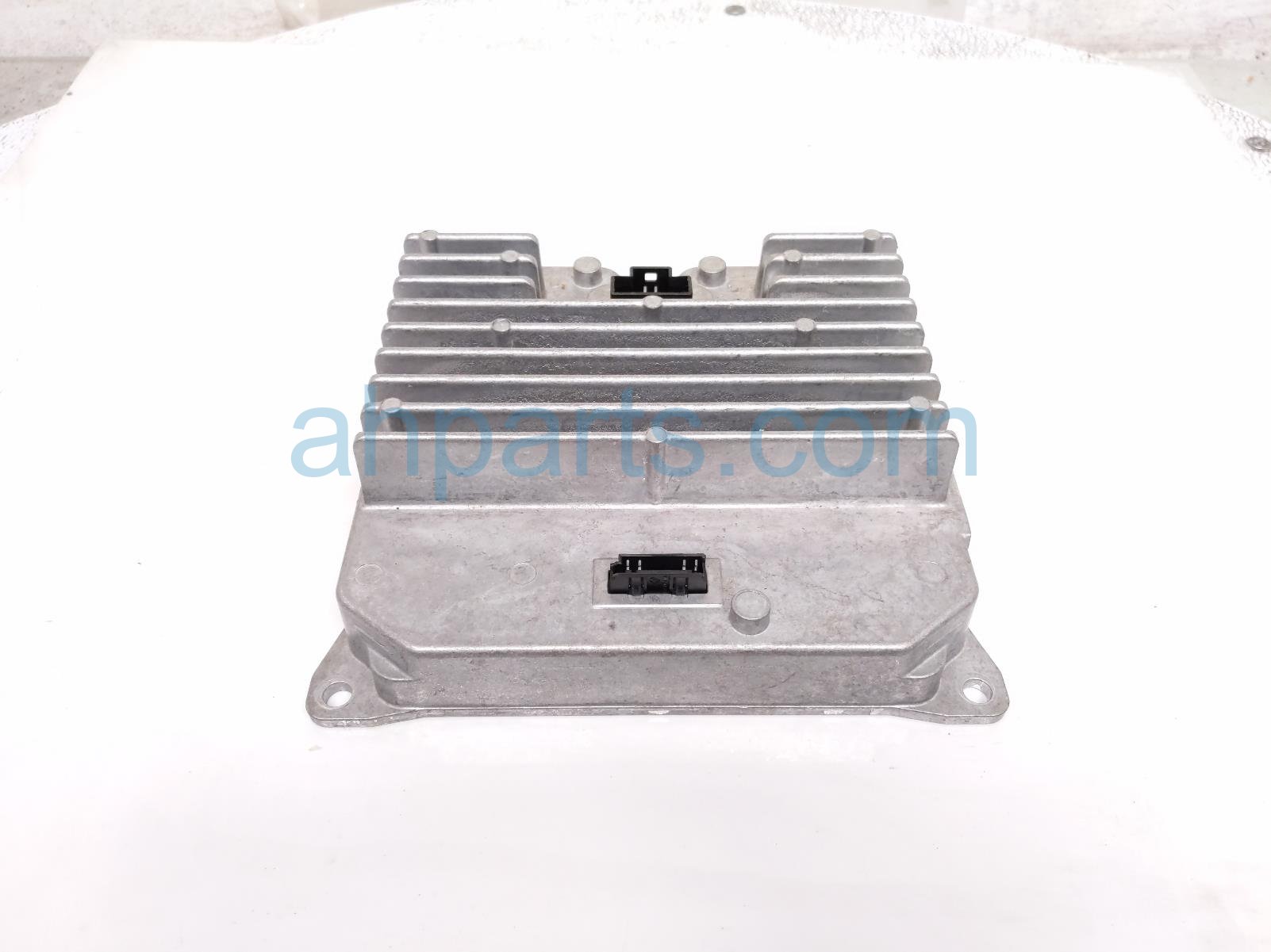 BMW VOLTAGE CONVERTER - 4.4L