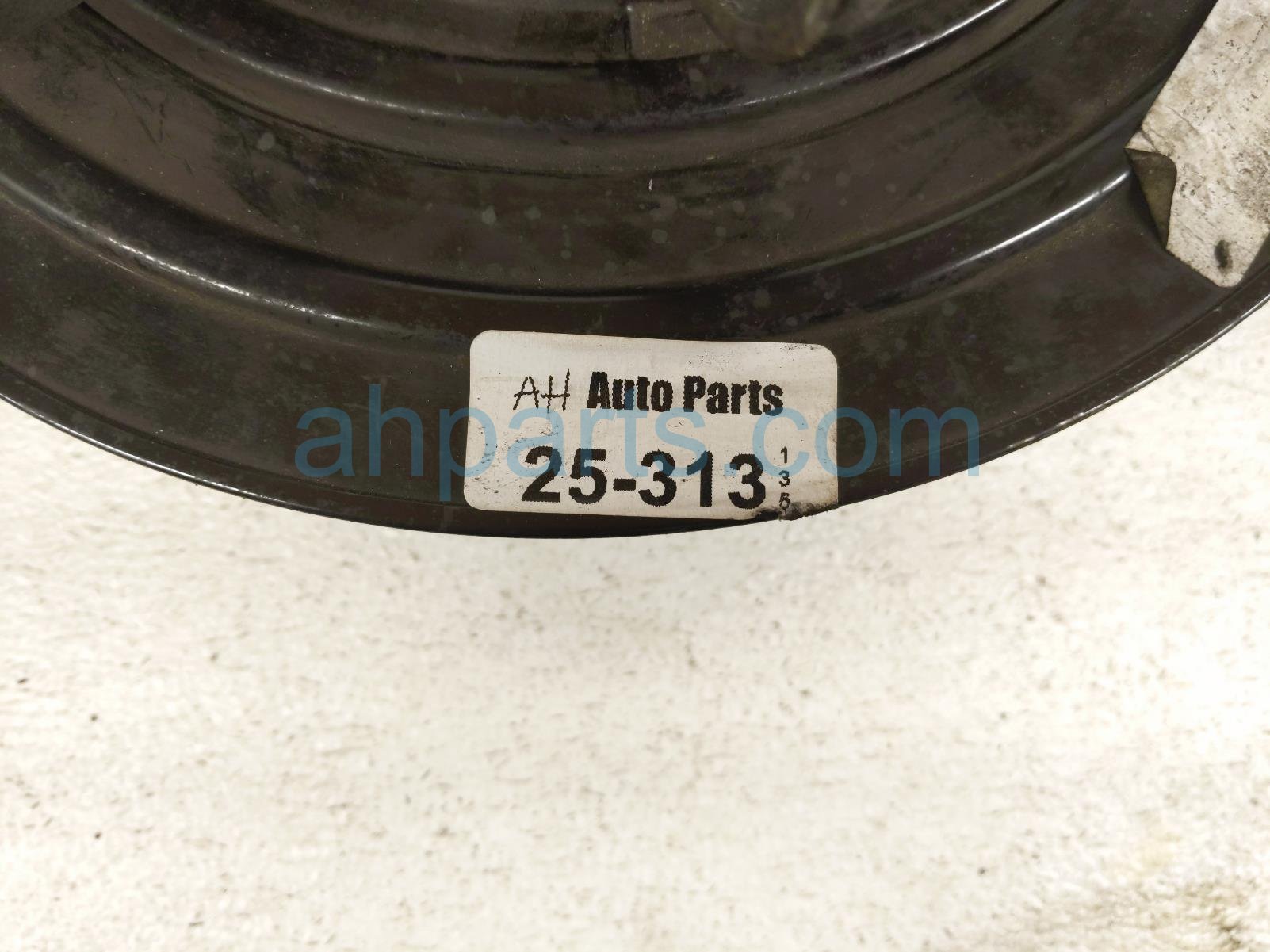 2018 Jeep Grand Cherokee Axle Stub Rear Driver Spindle Knuckle Hub 68253396AB Replacement 2018 Jeep Grand Cherokee Axle Stub Rear Driver Spindle Knuckle Hub 68253396AB Replacement thumbnail