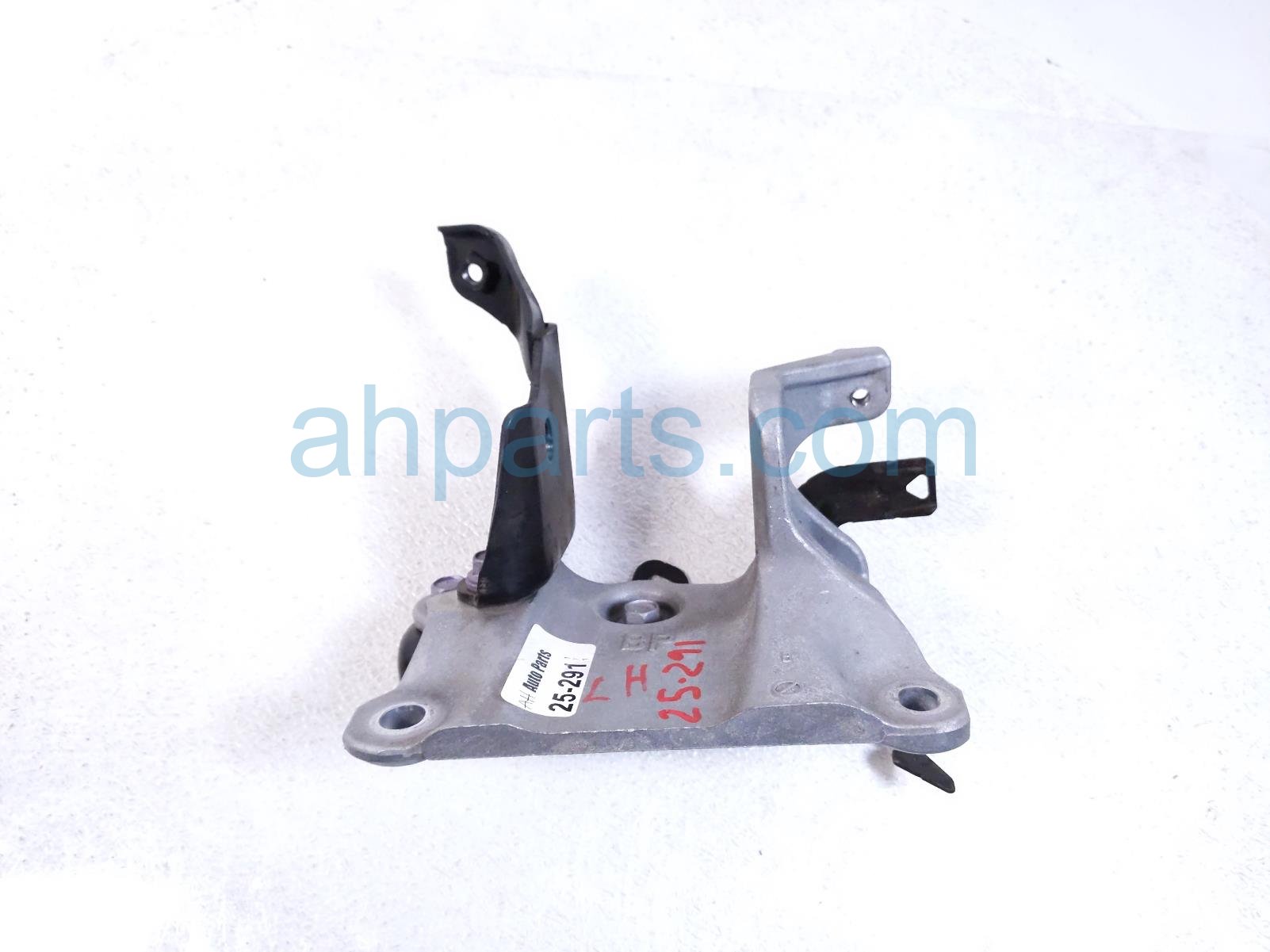Toyota LH ENGINE MOUNT BRACKET - 2.5L FWD Toyota LH ENGINE MOUNT BRACKET - 2.5L FWD