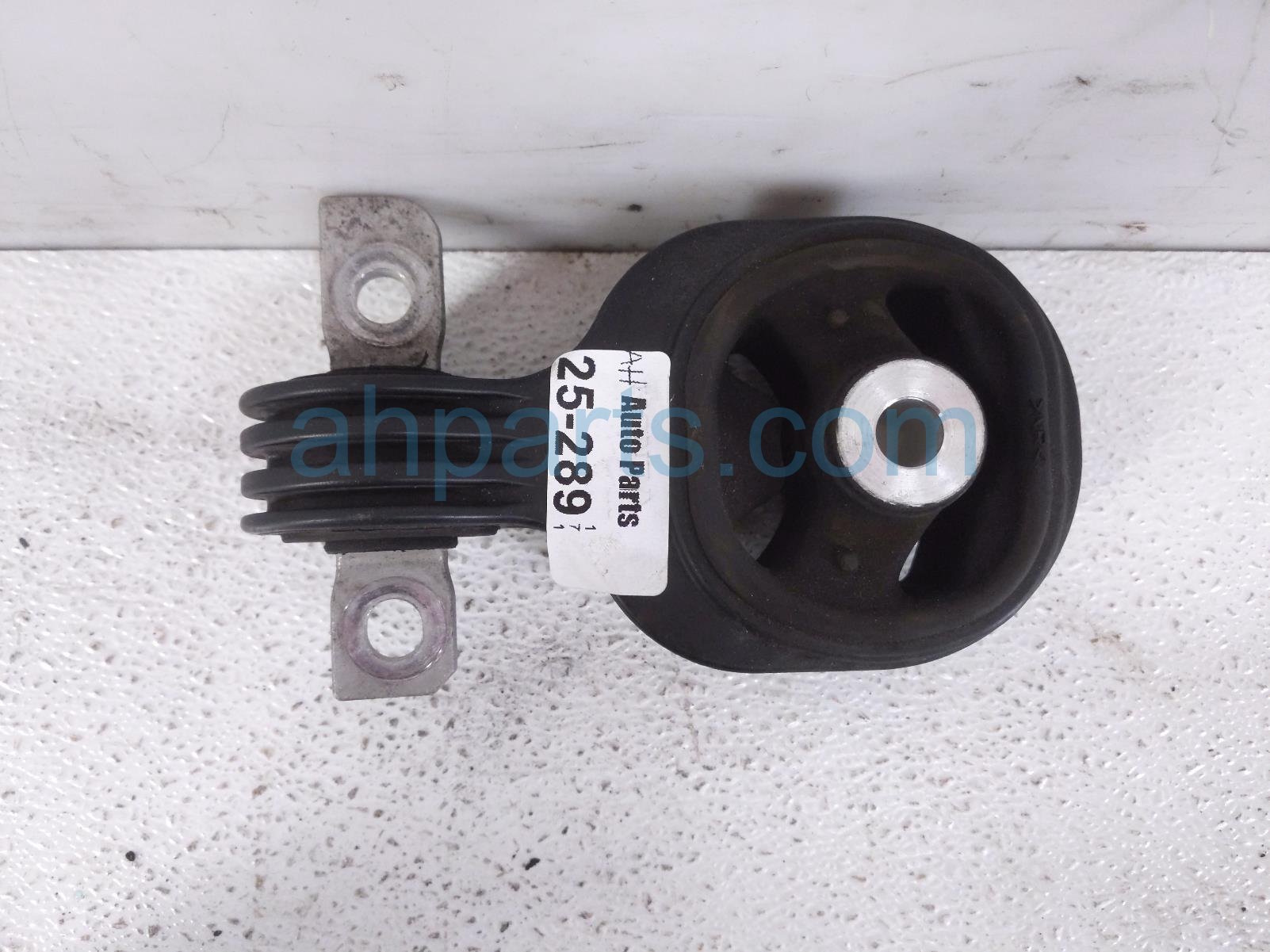 $30 Acura RH UPPER ENGINE TORQUE ROD MOUNT $30 Acura RH UPPER ENGINE TORQUE ROD MOUNT