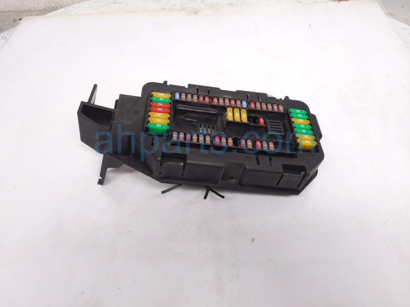BMW FR/RH FUSE BOX - 4.4L BMW FR/RH FUSE BOX - 4.4L