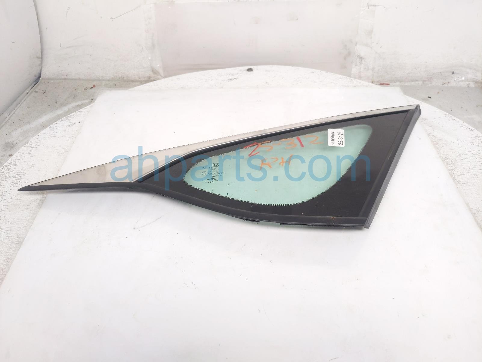 $75 Honda RH QUARTER WINDOW GLASS $75 Honda RH QUARTER WINDOW GLASS