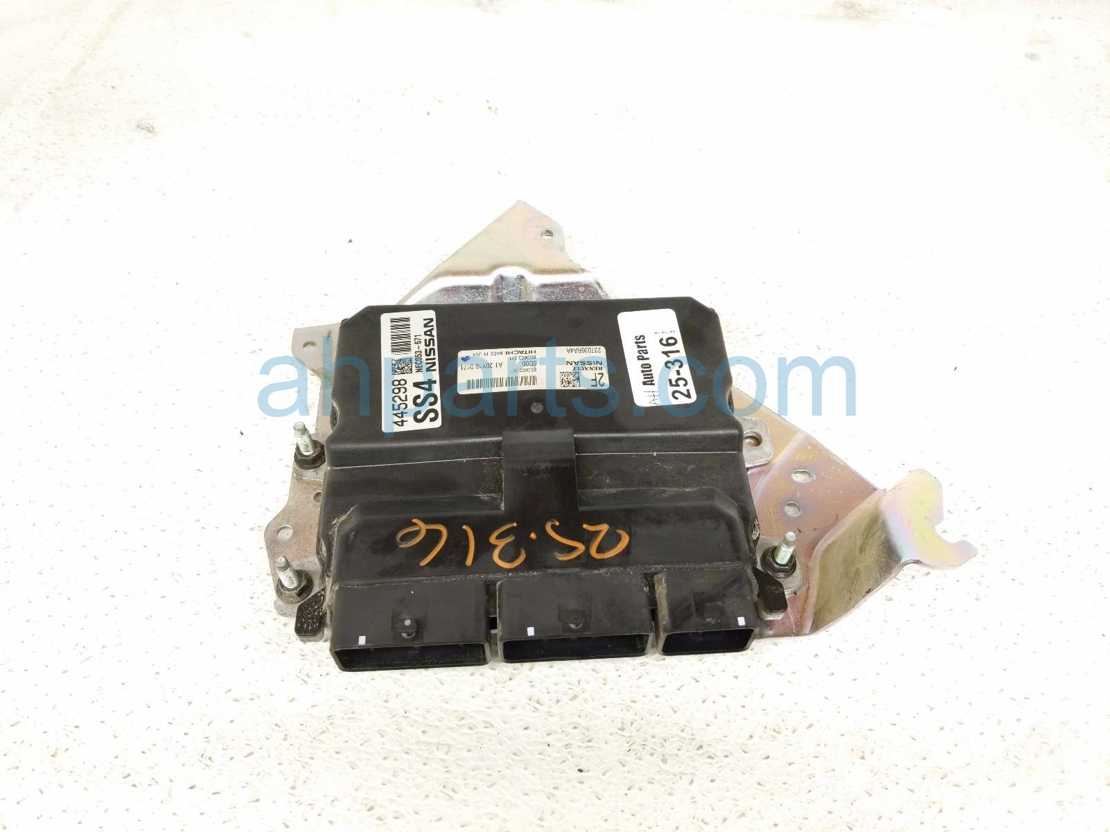 $99 Nissan ENGINE COMPUTER UNIT - AT