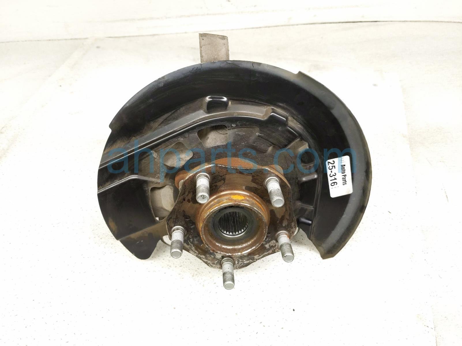 $195 Nissan FR/RH SPINDLE KNUCKLE HUB $195 Nissan FR/RH SPINDLE KNUCKLE HUB