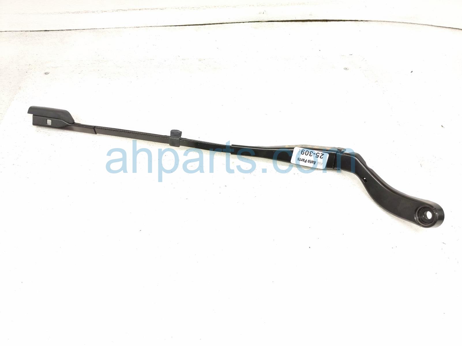 Driver WINDSHIELD WIPER ARM