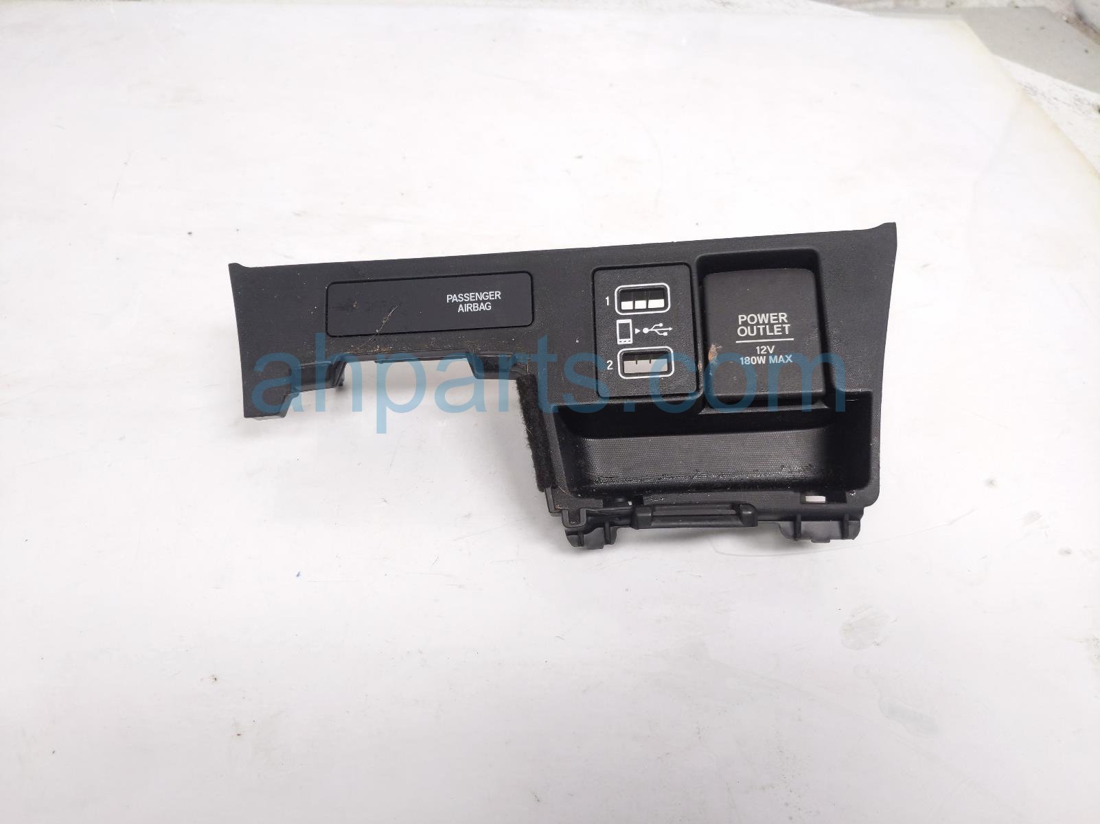 Honda DASH TRIM PANEL W/USB - BLK Honda DASH TRIM PANEL W/USB - BLK