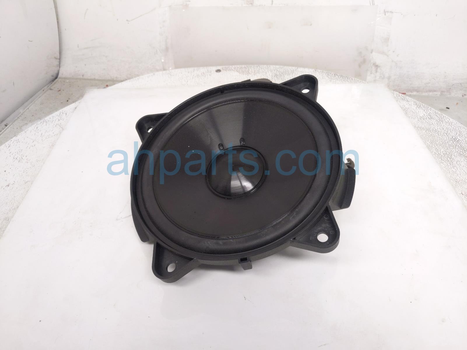 Honda RR/RH SUBWOOFER SPEAKER ASSY Honda RR/RH SUBWOOFER SPEAKER ASSY