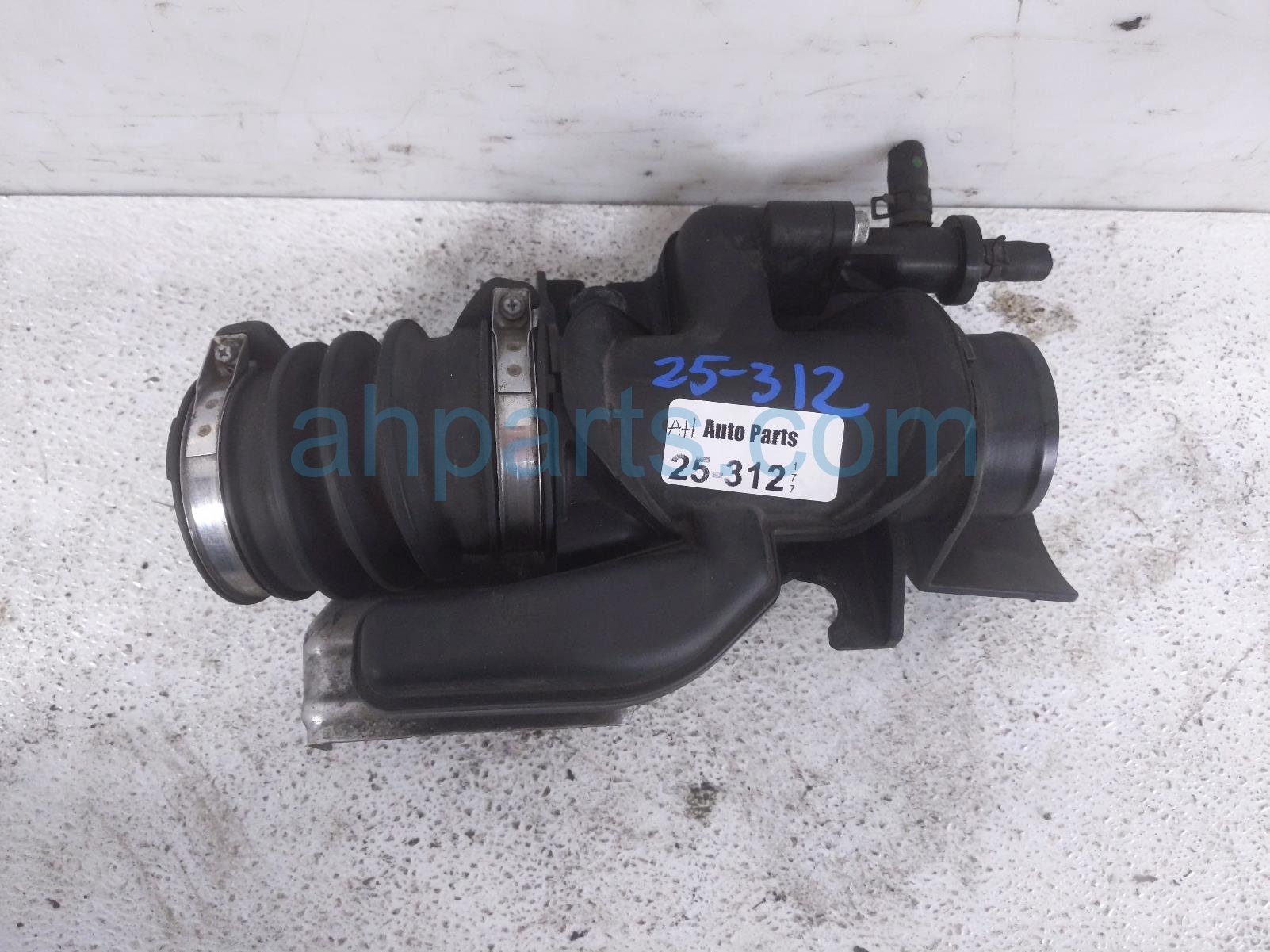 Honda AIR INTAKE RESONATOR W/HOSE -1.5T