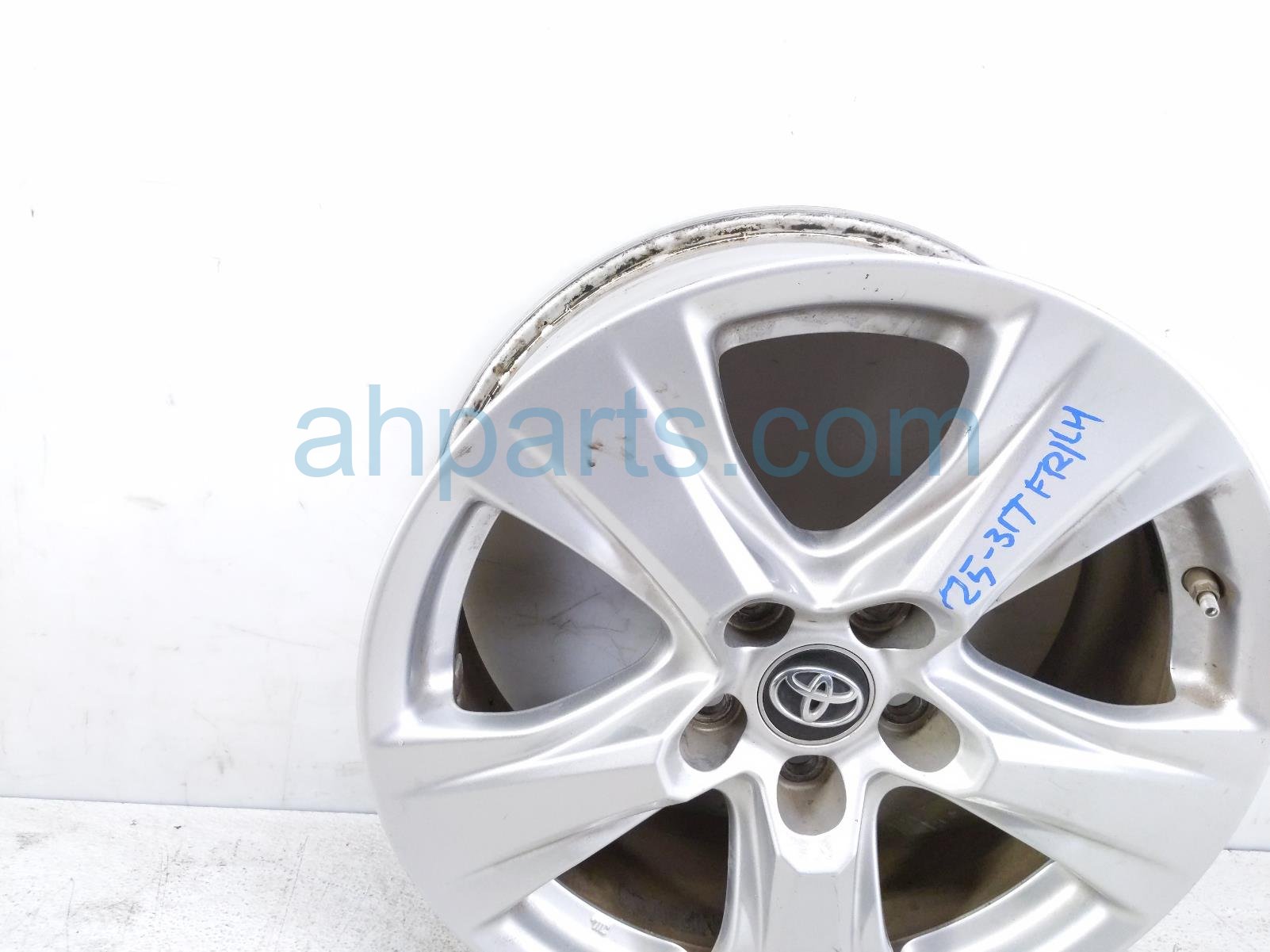 2019 Toyota Rav 4 Front Driver Wheel / Rim 42611 0R240 Replacement 2019 Toyota Rav 4 Front Driver Wheel / Rim 42611 0R240 Replacement thumbnail