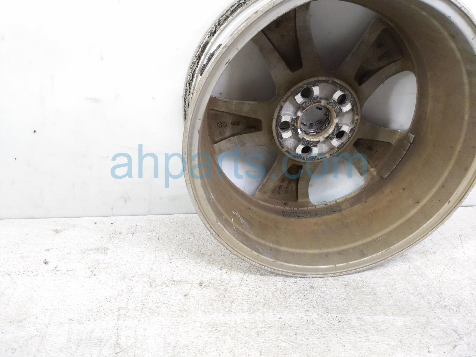 2019 Toyota Rav 4 Front Driver Wheel / Rim 42611 0R240 Replacement 2019 Toyota Rav 4 Front Driver Wheel / Rim 42611 0R240 Replacement thumbnail