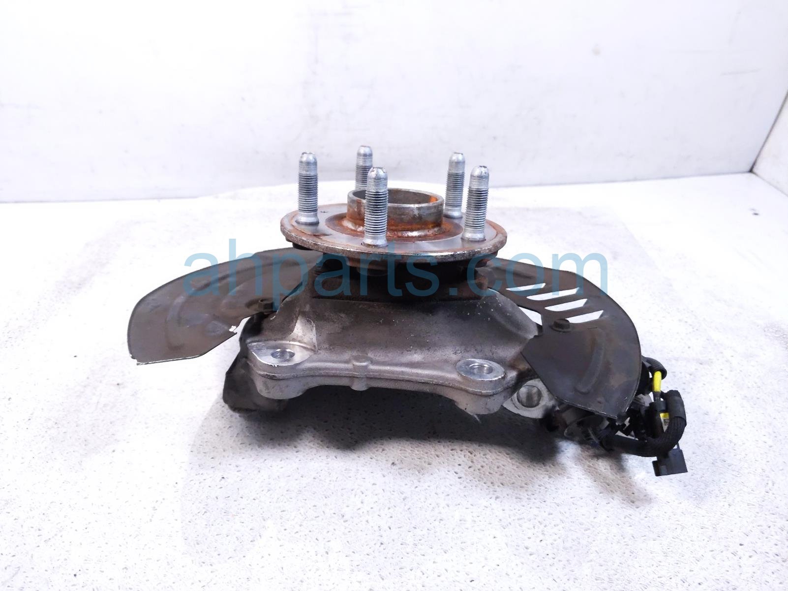 $125 Cadillac FR/LH SPINDLE KNUCKLE HUB