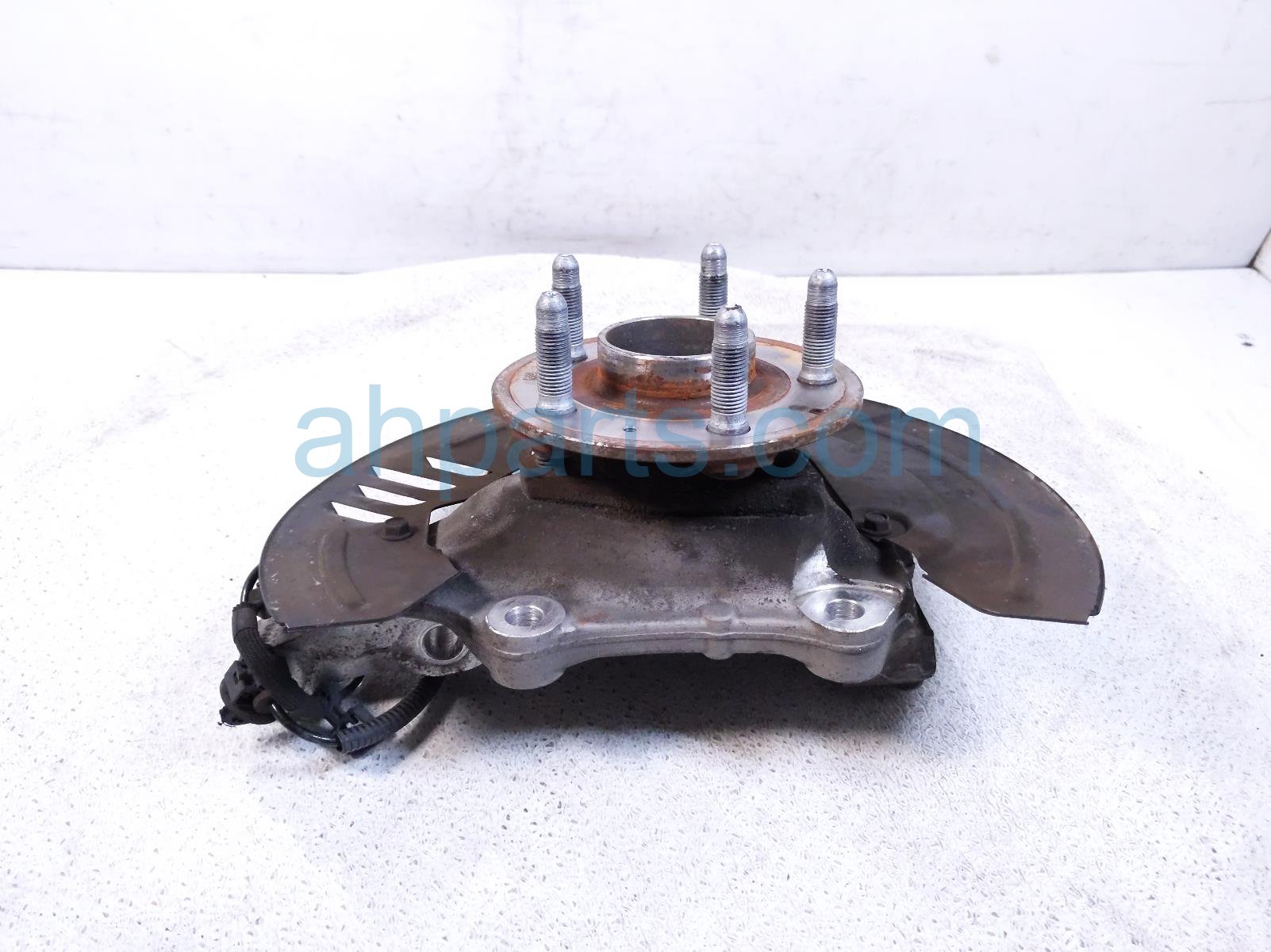 $125 Cadillac FR/RH SPINDLE KNUCKLE HUB