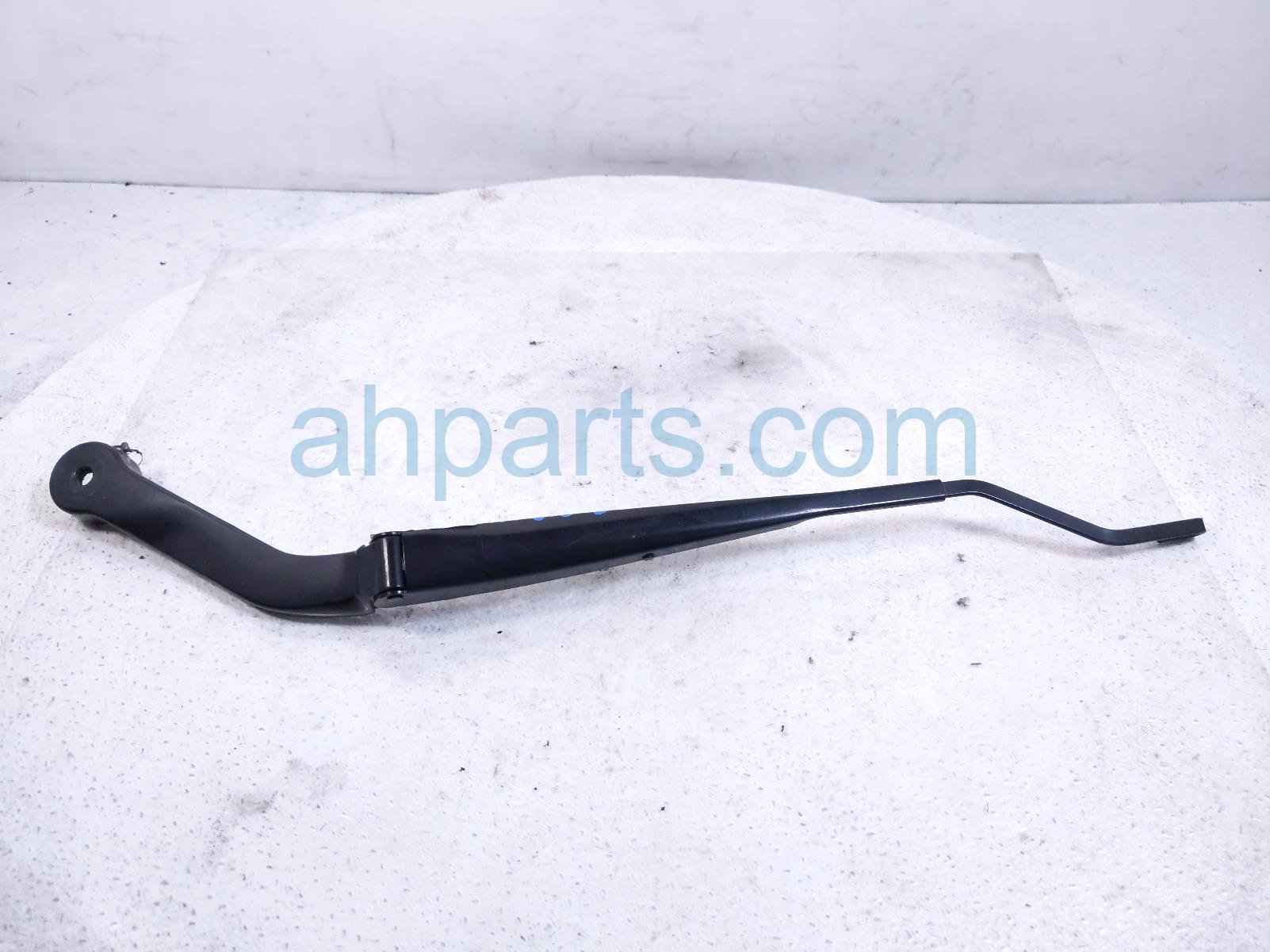 Honda LH WINDSHIELD WIPER ARM