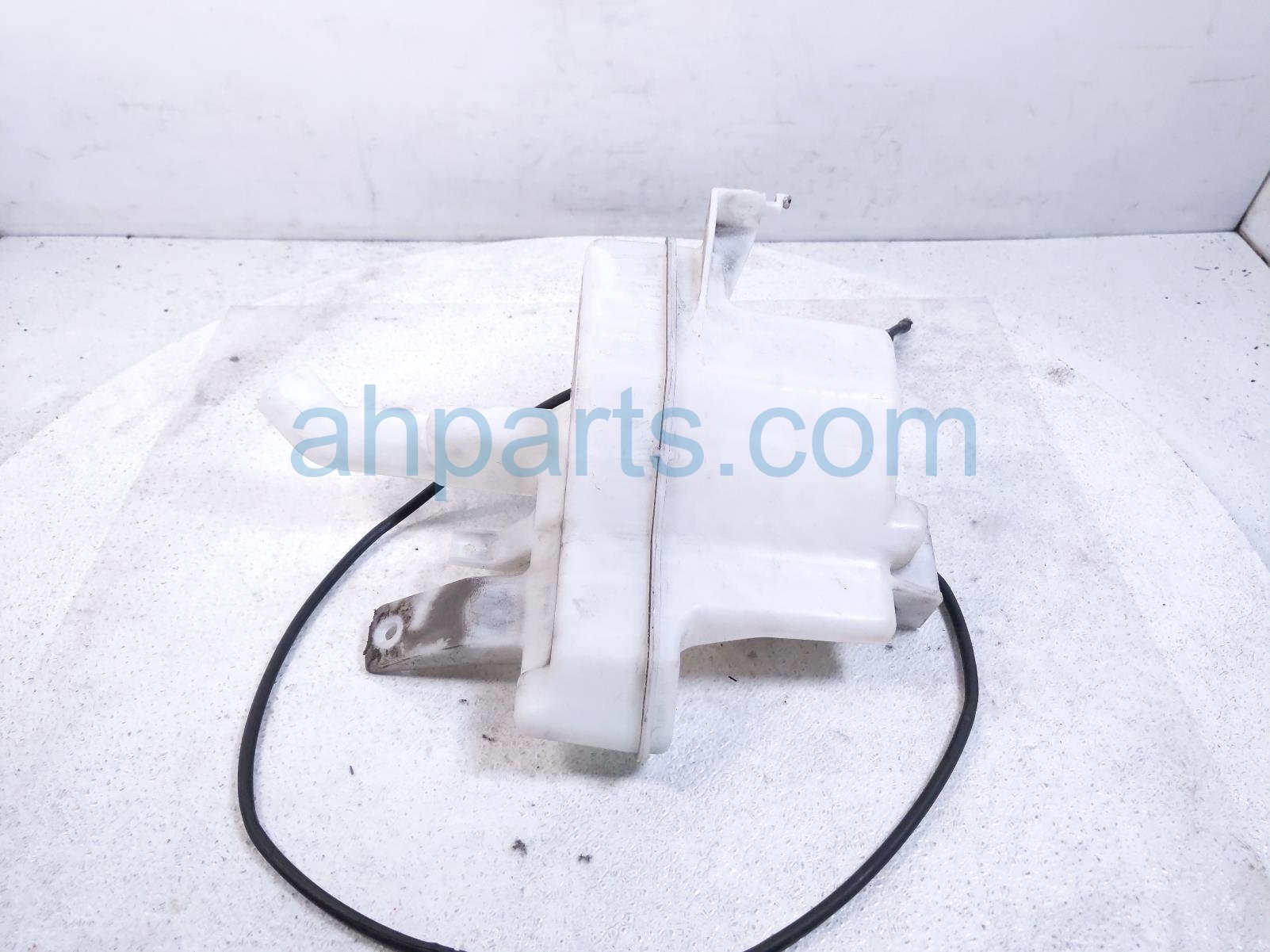 Honda WINDSHIELD WASHER RESERVOIR TANK