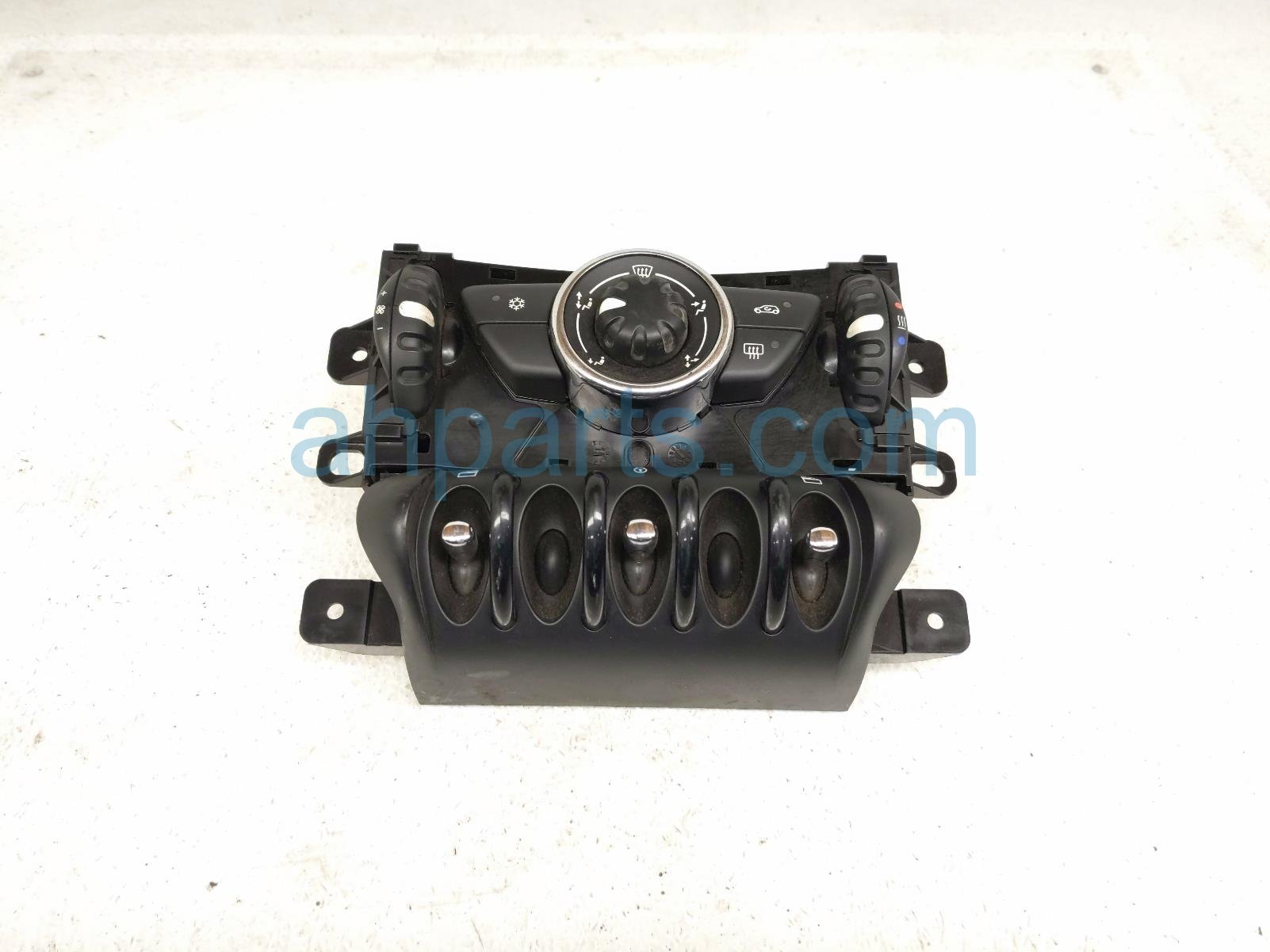 $60 BMW A/C HEATER CLIMATE CONTROLS(ON DASH) $60 BMW A/C HEATER CLIMATE CONTROLS(ON DASH)