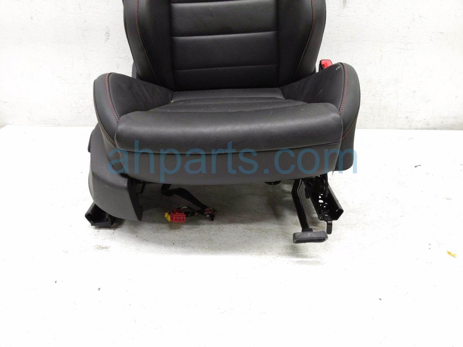 2018 Volkswagen Golf Gti Front Passenger Seat Black W/ Airbag 5GM 881 406 AB BKV Replacement 2018 Volkswagen Golf Gti Front Passenger Seat Black W/ Airbag 5GM 881 406 AB BKV Replacement thumbnail