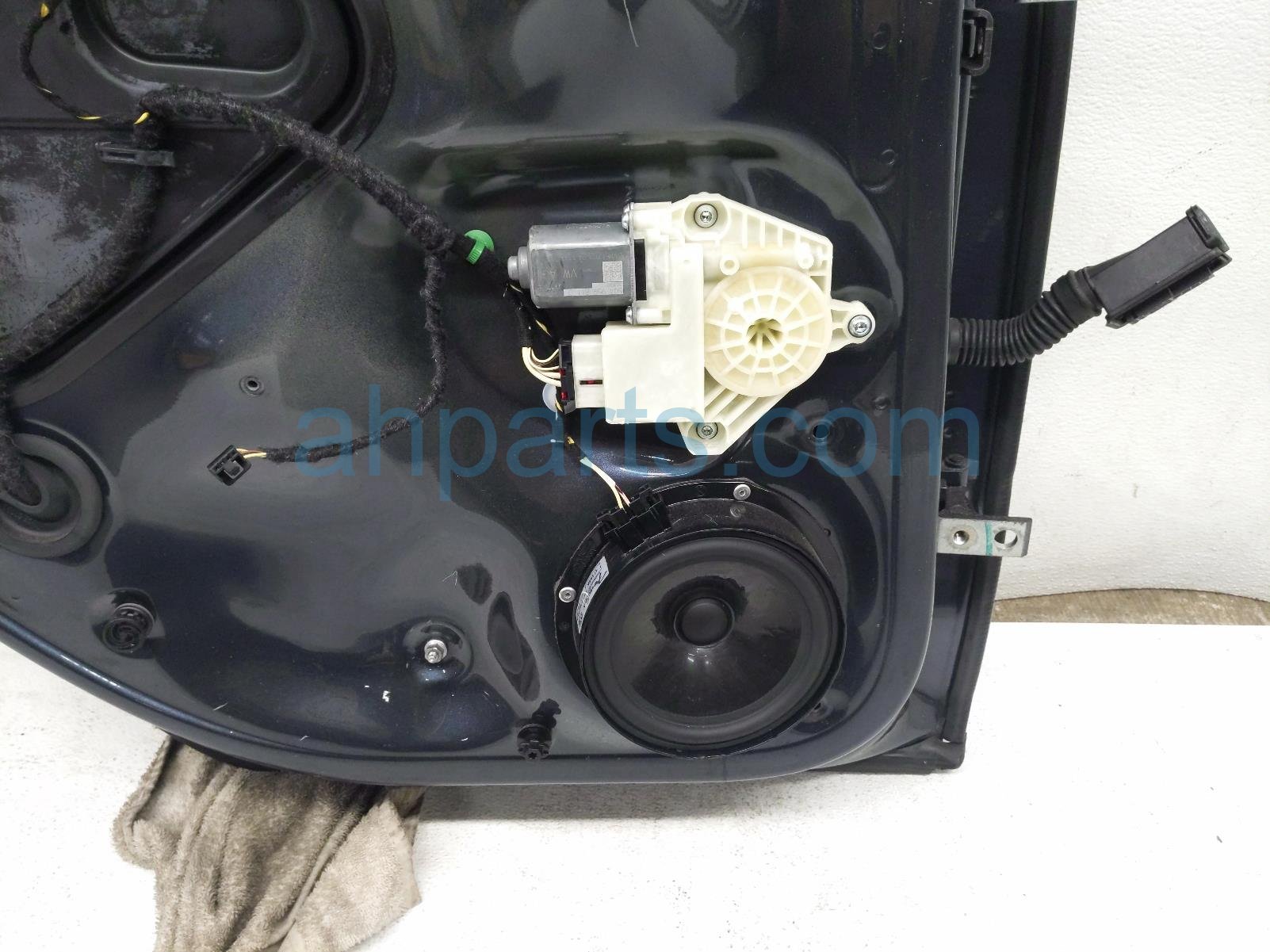 2018 Volkswagen Golf Gti Rear Driver Door Grey No Inside Trim 5GM 833 055 C Replacement 2018 Volkswagen Golf Gti Rear Driver Door Grey No Inside Trim 5GM 833 055 C Replacement thumbnail