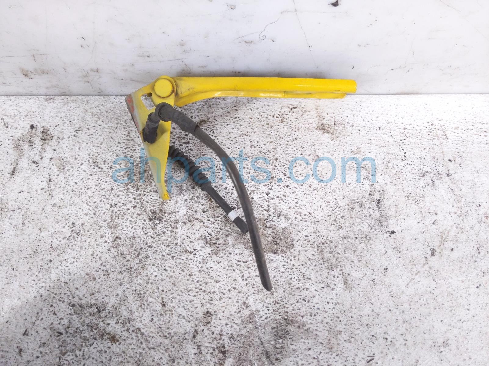 $15 Honda RH HOOD HINGE - YELLOW