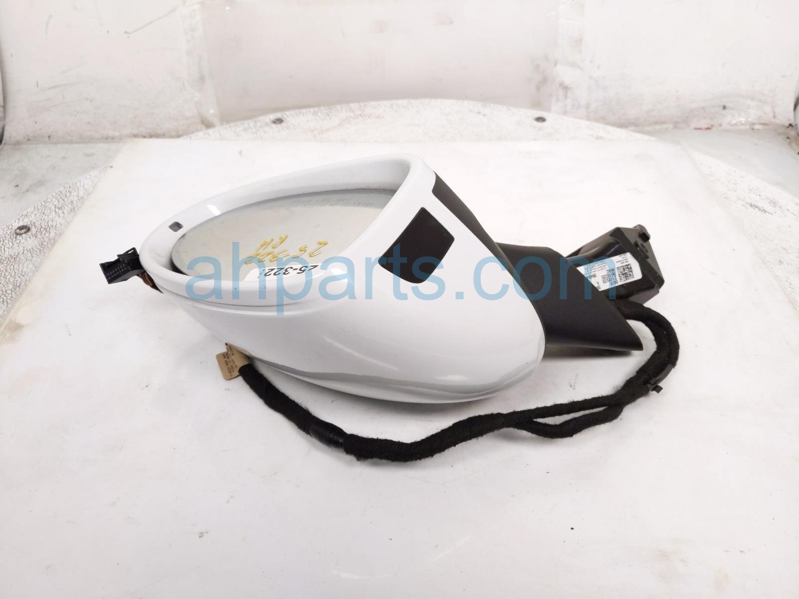 2021 Porsche Macan Rear Passenger Side View Mirror White W/ Cam 95B 857 528 A G2X Replacement 2021 Porsche Macan Rear Passenger Side View Mirror White W/ Cam 95B 857 528 A G2X Replacement thumbnail