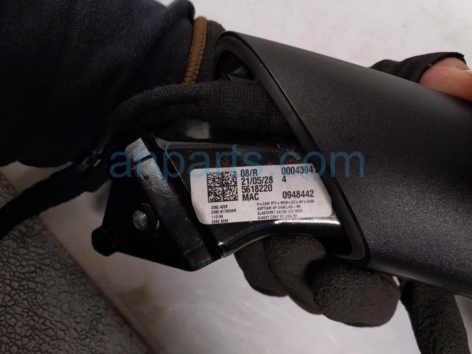 2021 Porsche Macan Rear Passenger Side View Mirror White W/ Cam 95B 857 528 A G2X Replacement 2021 Porsche Macan Rear Passenger Side View Mirror White W/ Cam 95B 857 528 A G2X Replacement thumbnail