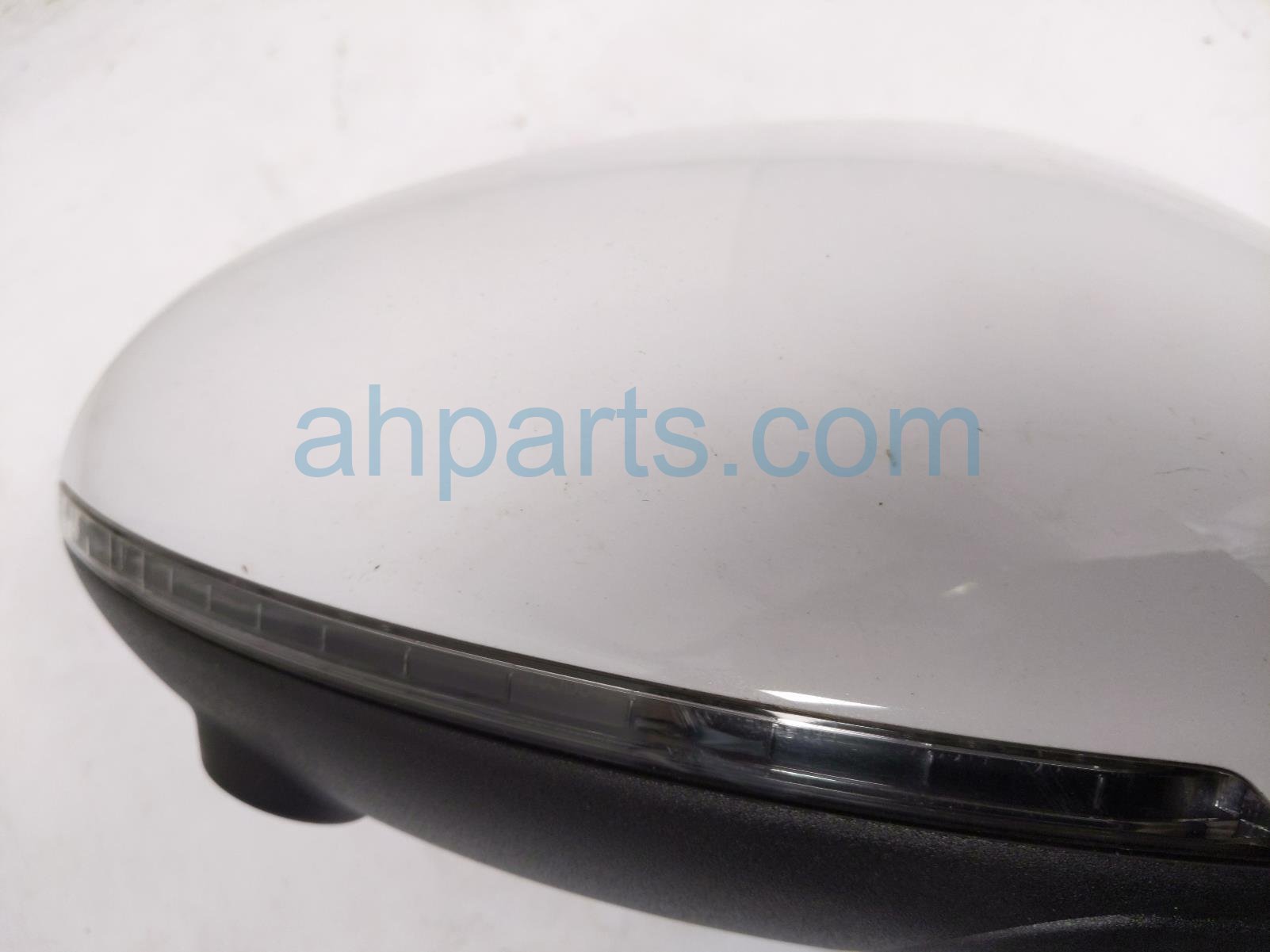 2021 Porsche Macan Rear Passenger Side View Mirror White W/ Cam 95B 857 528 A G2X Replacement 2021 Porsche Macan Rear Passenger Side View Mirror White W/ Cam 95B 857 528 A G2X Replacement thumbnail