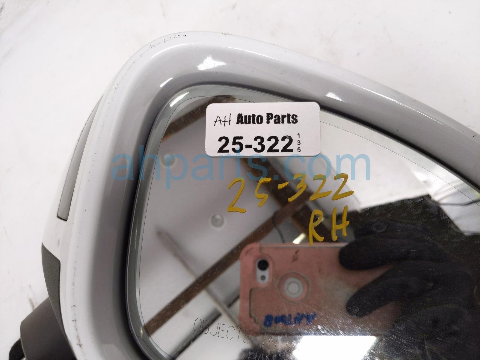 2021 Porsche Macan Rear Passenger Side View Mirror White W/ Cam 95B 857 528 A G2X Replacement 2021 Porsche Macan Rear Passenger Side View Mirror White W/ Cam 95B 857 528 A G2X Replacement thumbnail