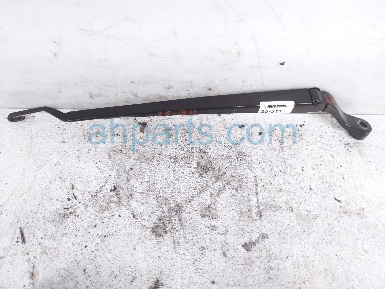 $20 Honda LH WINDSHIELD WIPER ARM