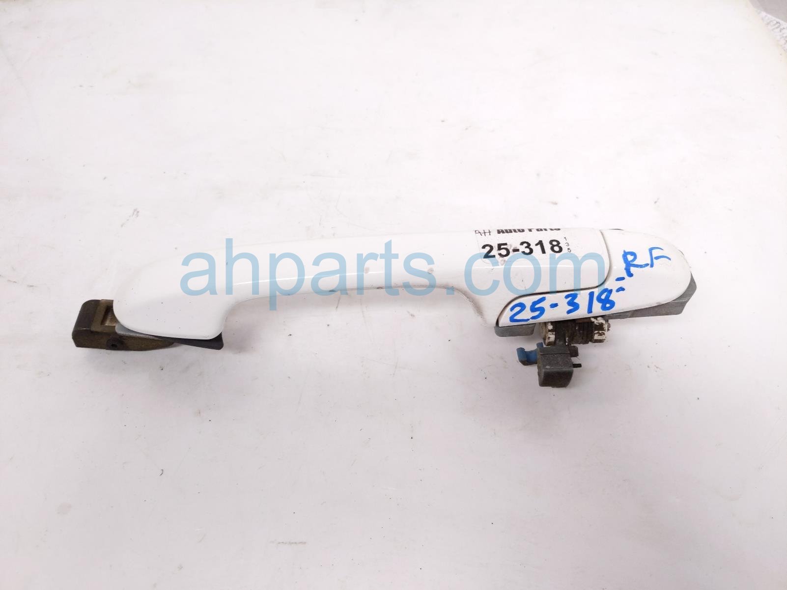 Front passenger EXTERIOR DOOR HANDLE - WHITE