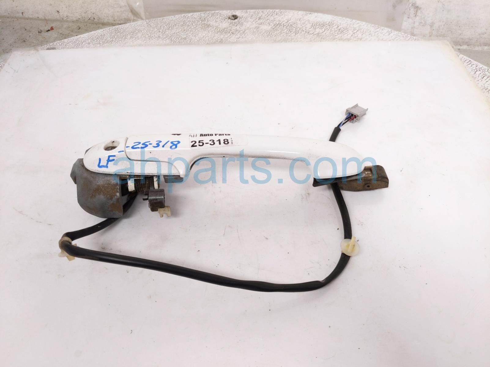 Front driver OUTER DOOR HANDLE - WHITE