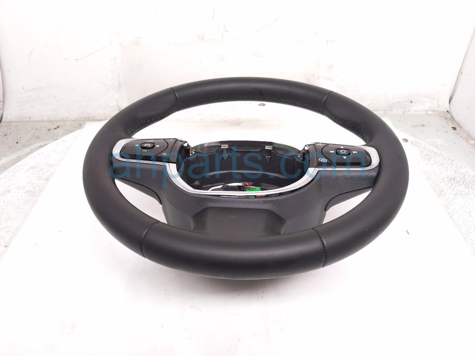 Volvo STEERING WHEEL - BLACK W/CTRLS HEAT