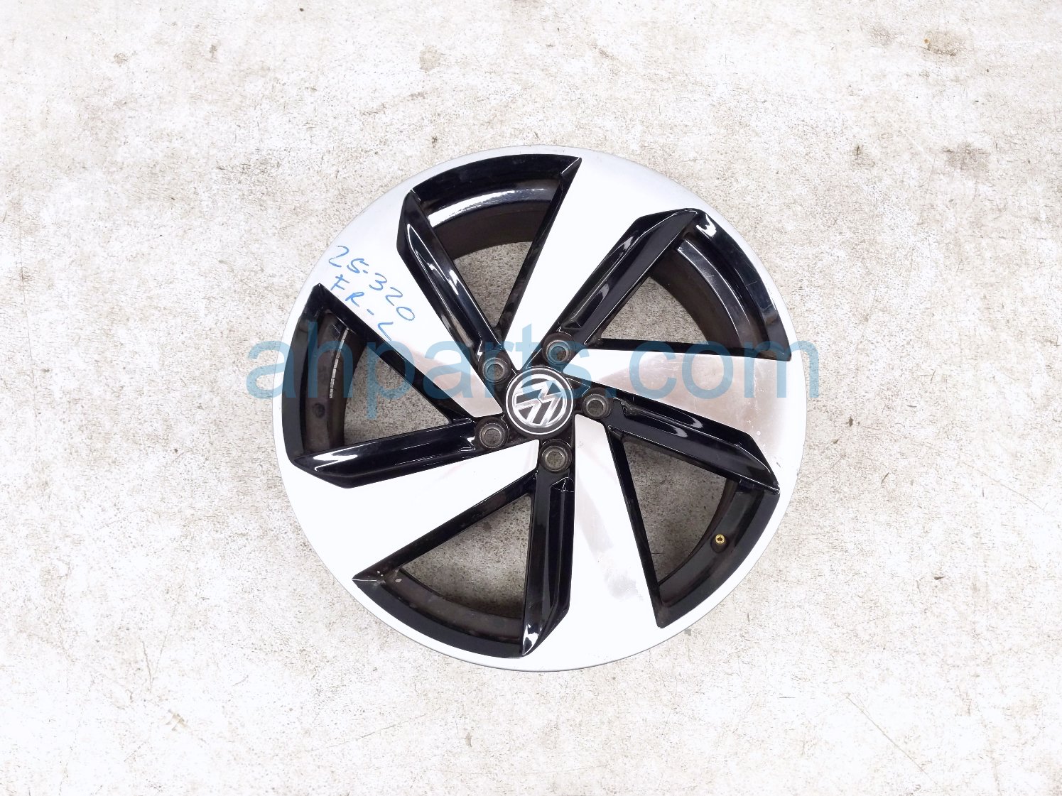 2018 Volkswagen Golf Gti Front Driver Rim / Wheel 5GM 601 025 Q FZZ Replacement 2018 Volkswagen Golf Gti Front Driver Rim / Wheel 5GM 601 025 Q FZZ Replacement thumbnail