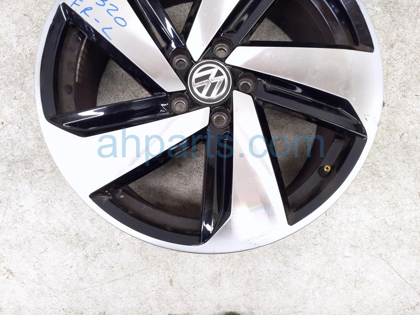 2018 Volkswagen Golf Gti Front Driver Rim / Wheel 5GM 601 025 Q FZZ Replacement 2018 Volkswagen Golf Gti Front Driver Rim / Wheel 5GM 601 025 Q FZZ Replacement thumbnail